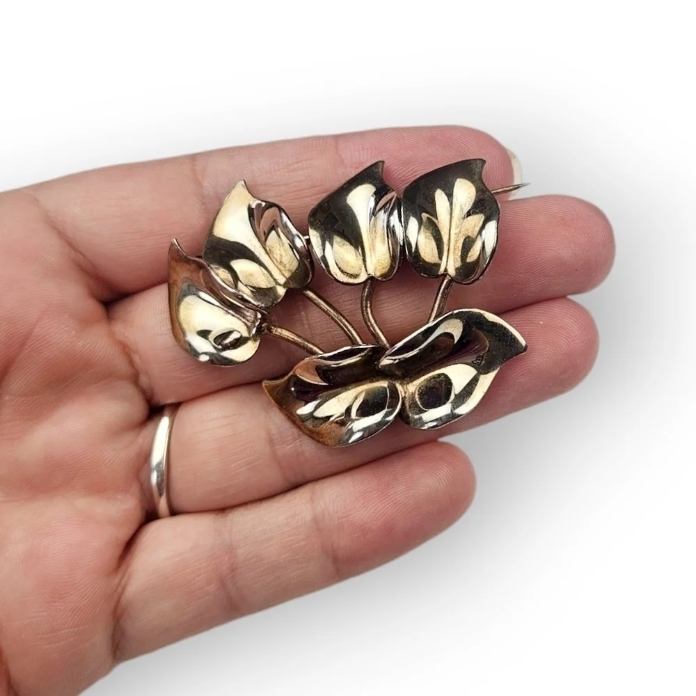 Art Deco Floral Brooch Shiny Gold Plated Leaves Leaf Dimensional Vintage 40s 2